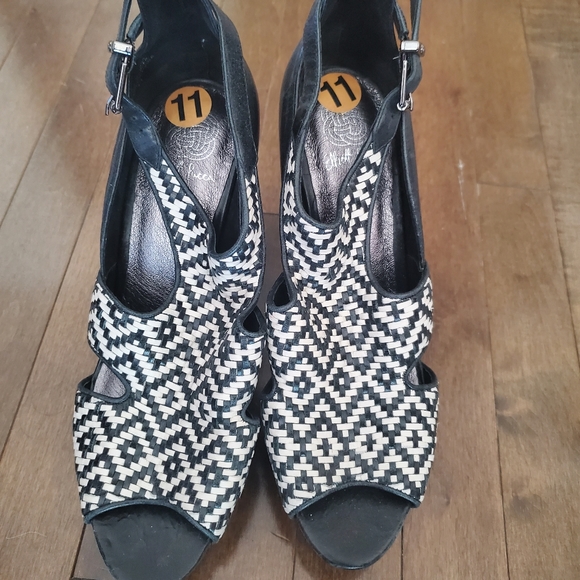 Elliot Lucca sandal - Picture 3 of 5